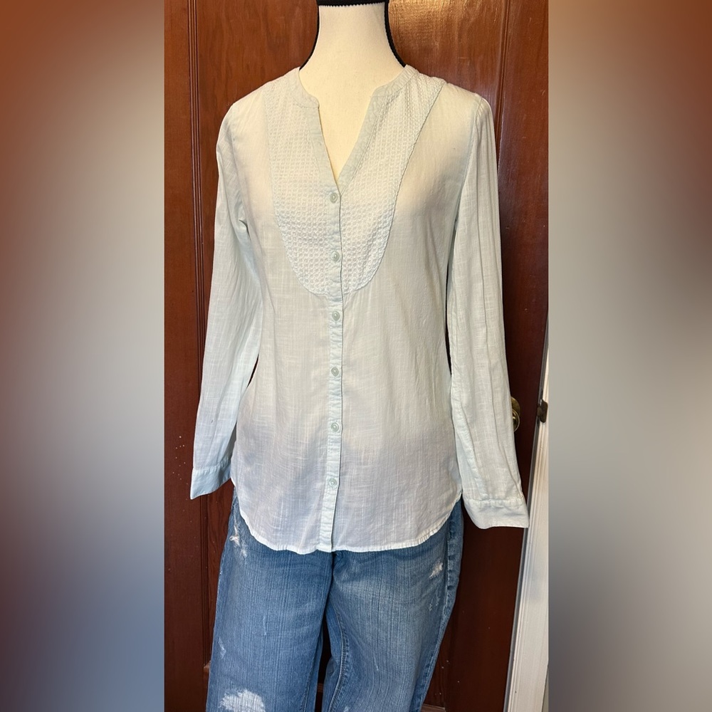 GAP pale mint blouse Detailed front Button up sleeves Super cute 012